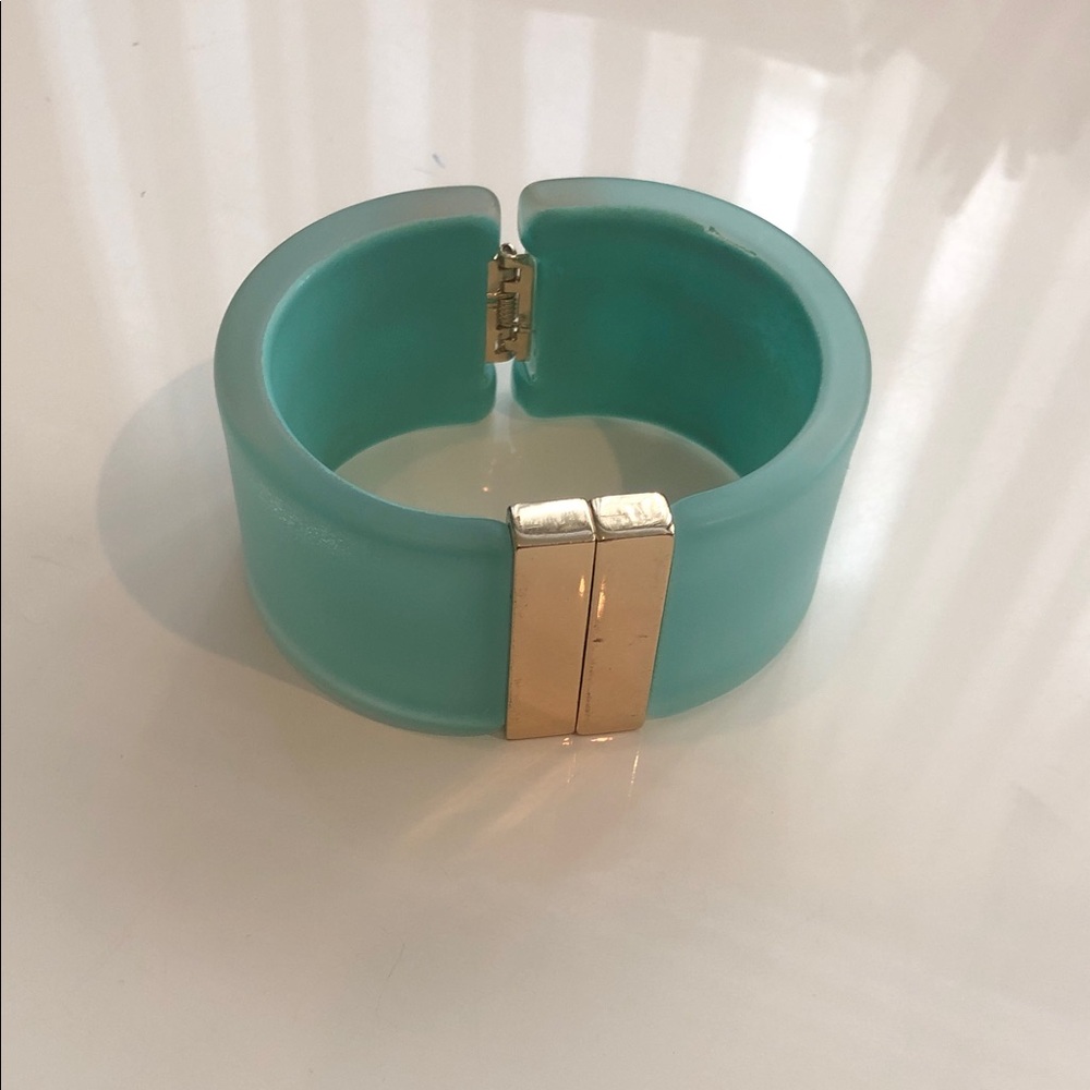 Elegant Aqua and Gold Women's Bracelet